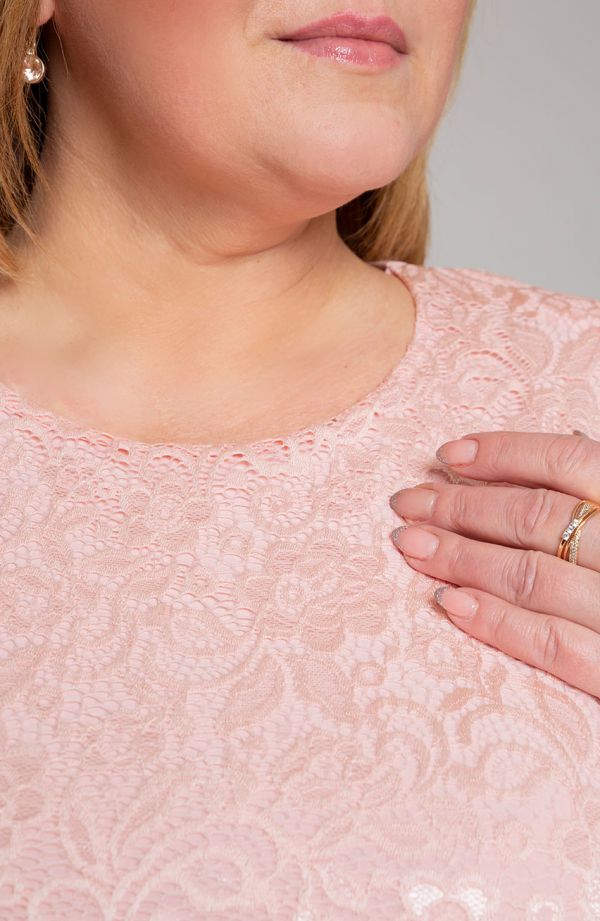 Bluză roz asimetrică din dantelă