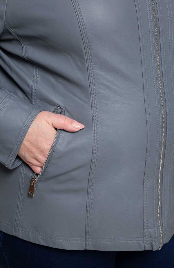 Jachetă gri deschis din piele cu guler ridicat