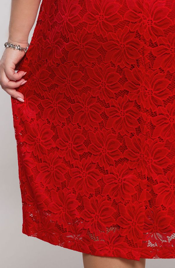 Czerwona koronkowa sukienka krótki rękaw
