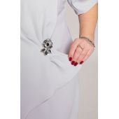 Rochie elegantă gri deschis cu broșă