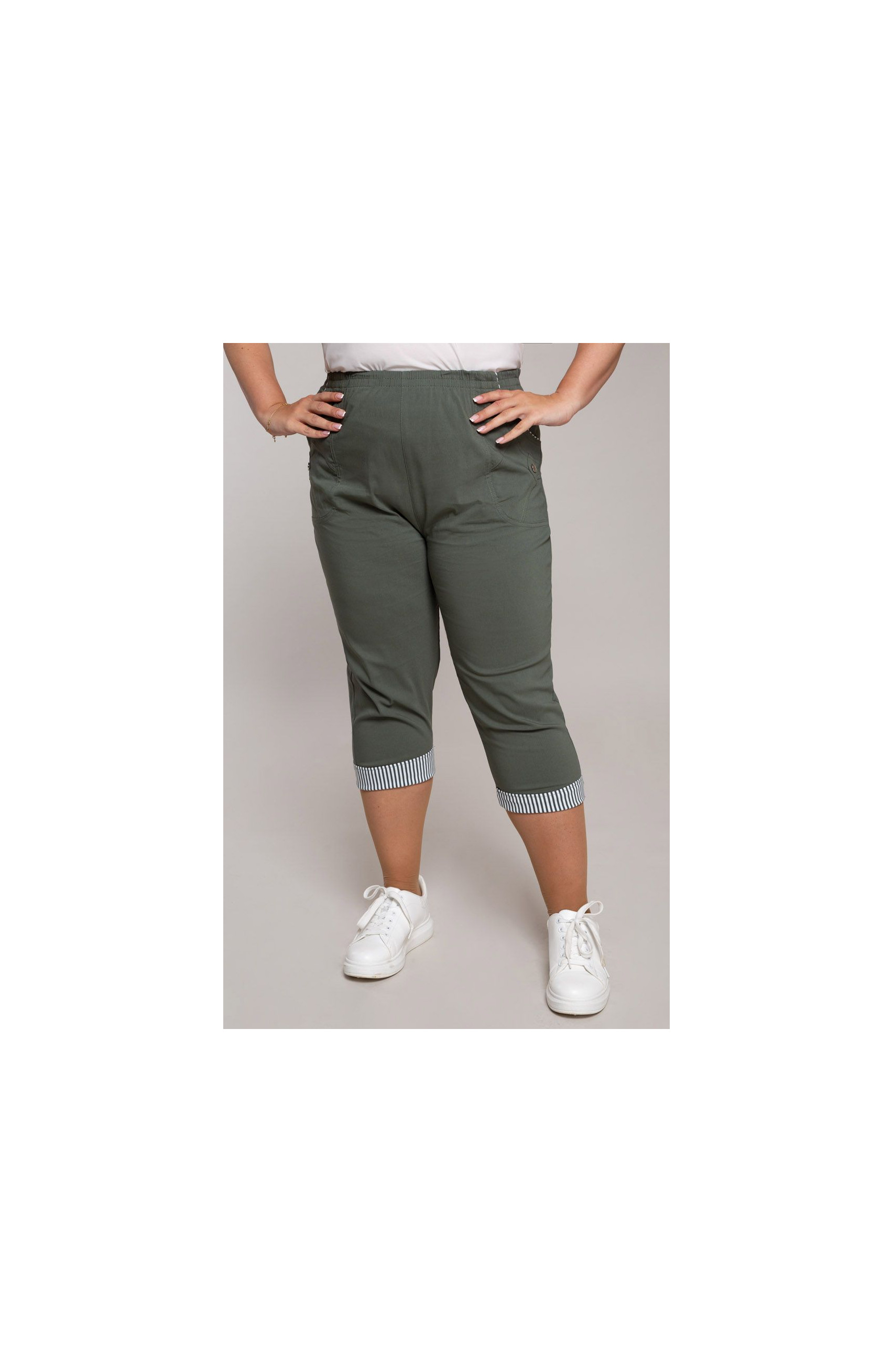 Pantaloni trei sferturi verde masliniu cu dungi