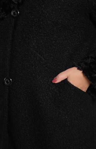 Palton negru cu guler à la astrahan