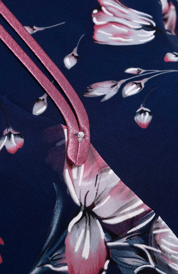 Tunica bleumarin cu flori roz