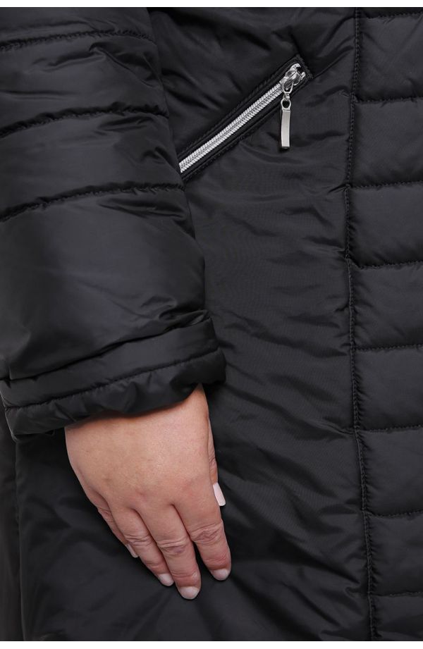 Jachetă neagră cu blană pe glugă