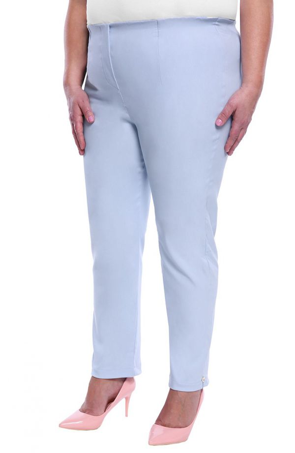 Jasnoniebieskie spodnie plus size dla puszystych 7/8 z wysokim stanem