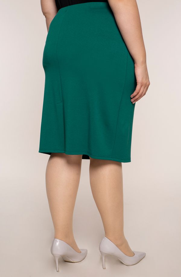 Klasyczna prosta spódnica w zielonym kolorze