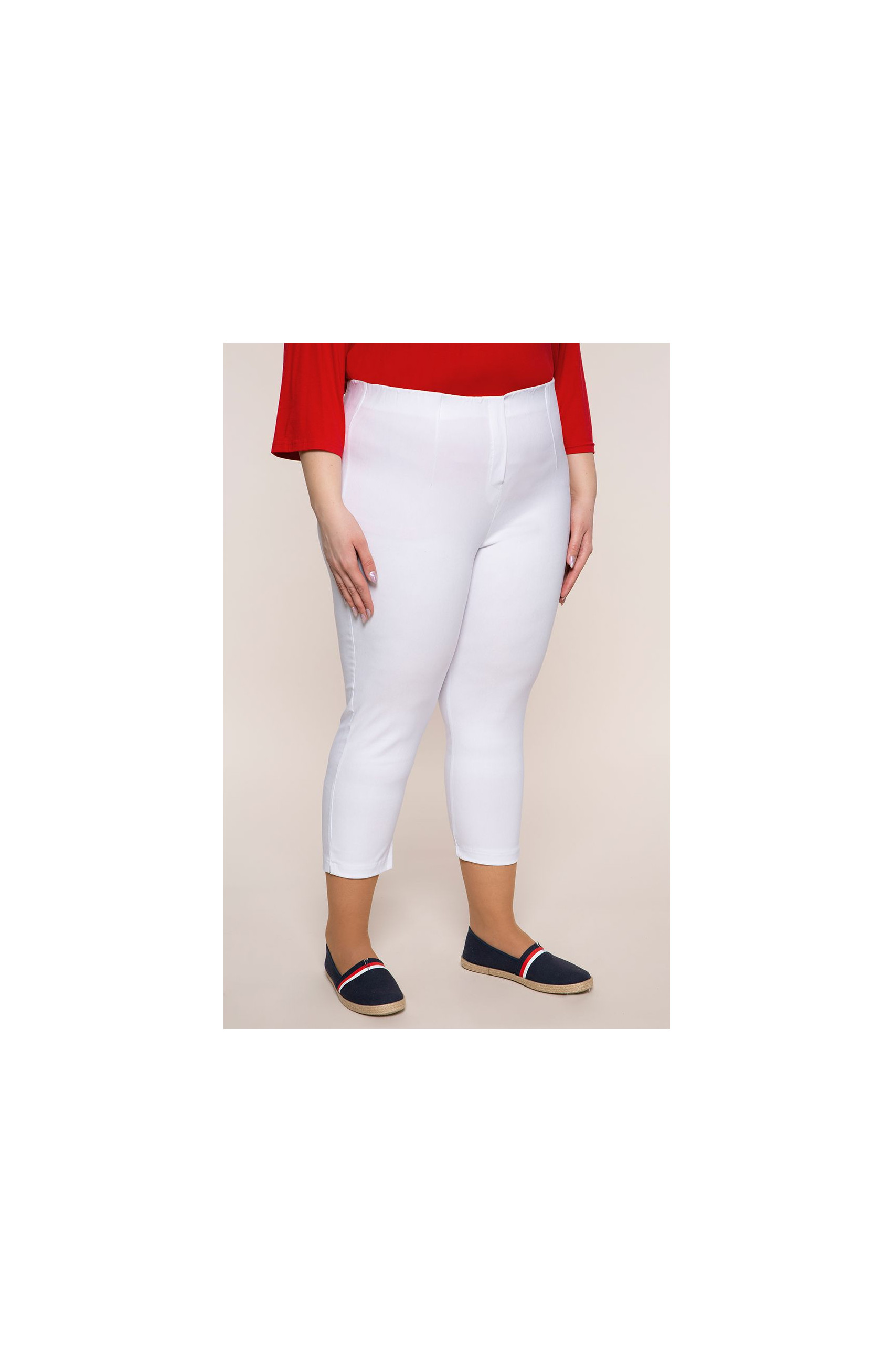 Pantaloni trei sferturi culoare albă