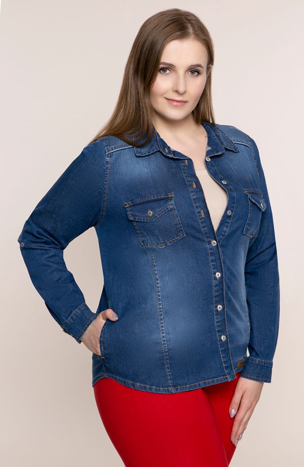 Jeansowa koszula z podwijanymi rękawami - bluzki plus size