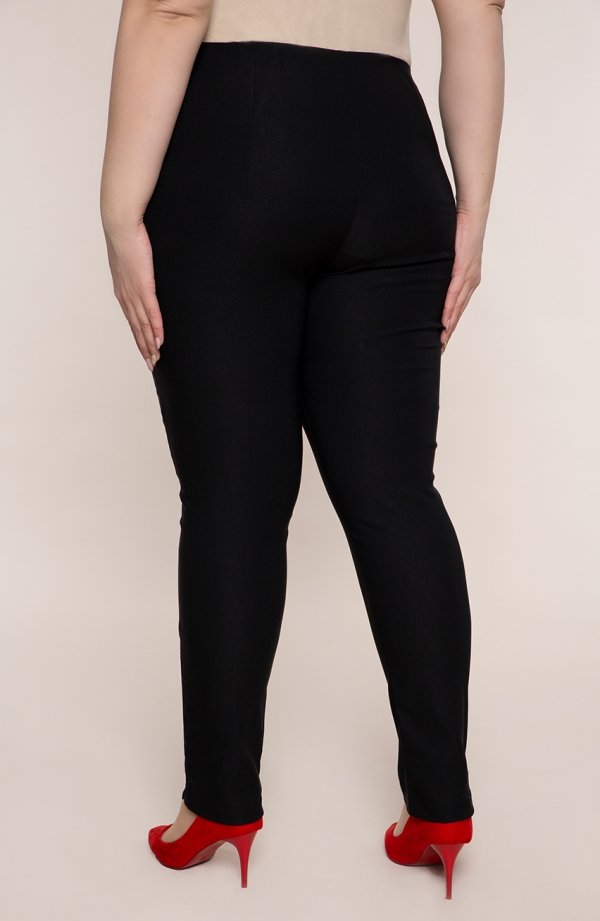 Pantaloni drepți mai lungi și drepți plus size pentru pufoși în negru